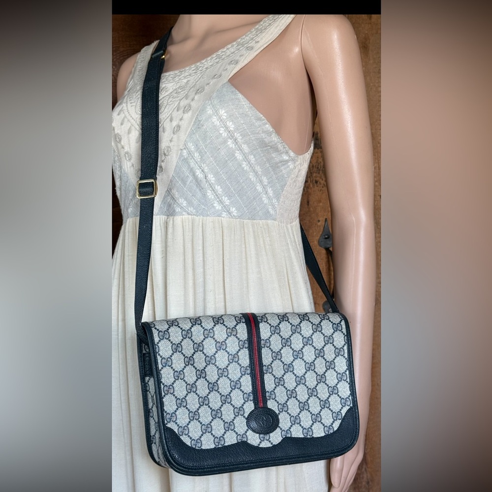 Gucci vintage navy blue gray crossbody shoulder sherry bag purse GG leather